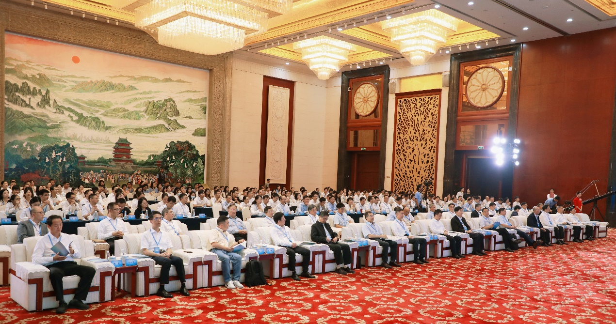 图2：经典名方现代中药发展大会现场.png